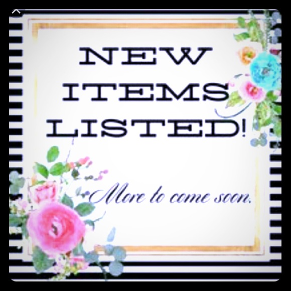 NEW LISTING Handbags - New Listings